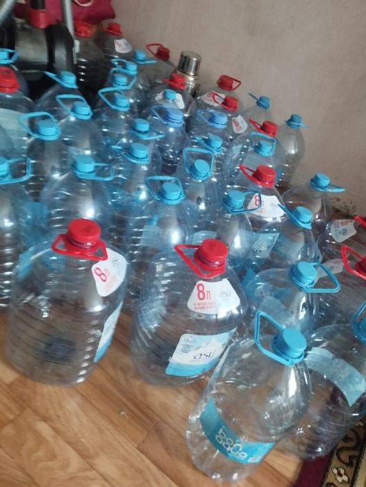 Баклажки пять литров вонако