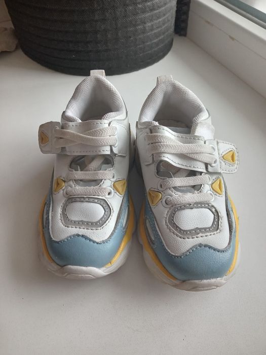 Детские кроссовки