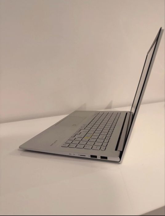 Asus vivobook i7