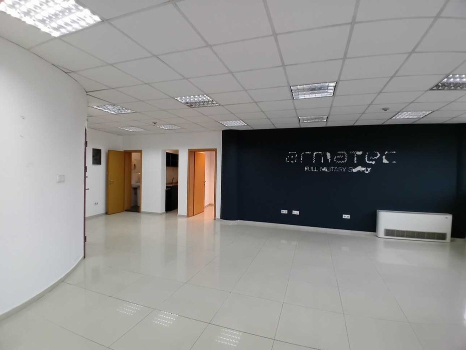 Дава се под наем Офис в София, Гоце Делчев - 115 кв.м за 1035 € - Снимка #1