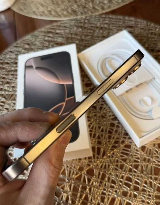 iPhone 16 Pro, 256 ГБ, SIM + eSIM