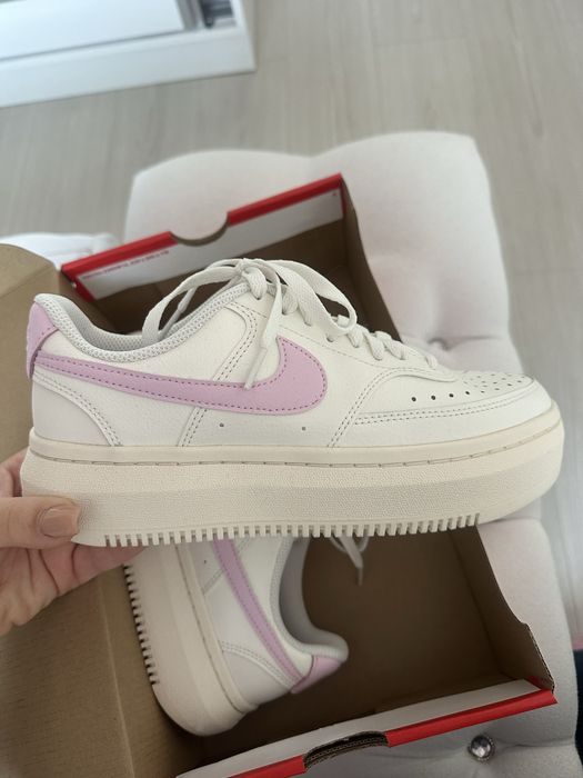 Дамски маратонки Nike