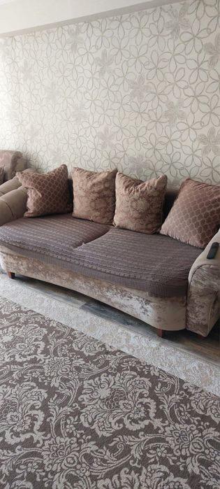 Продается диван с двумя креслами