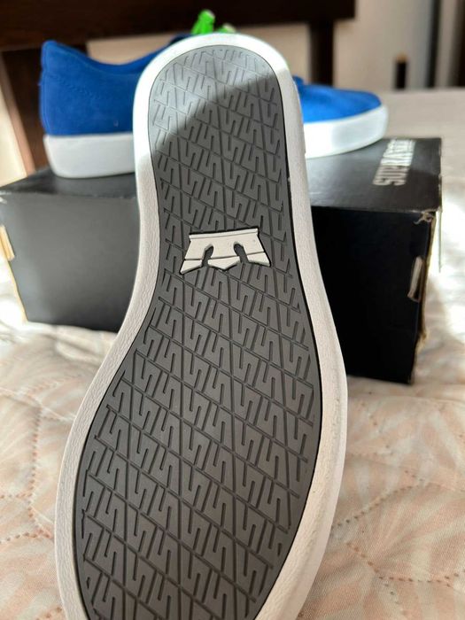 Нови обувки Supra