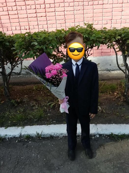 Продам школьный костюм тройка