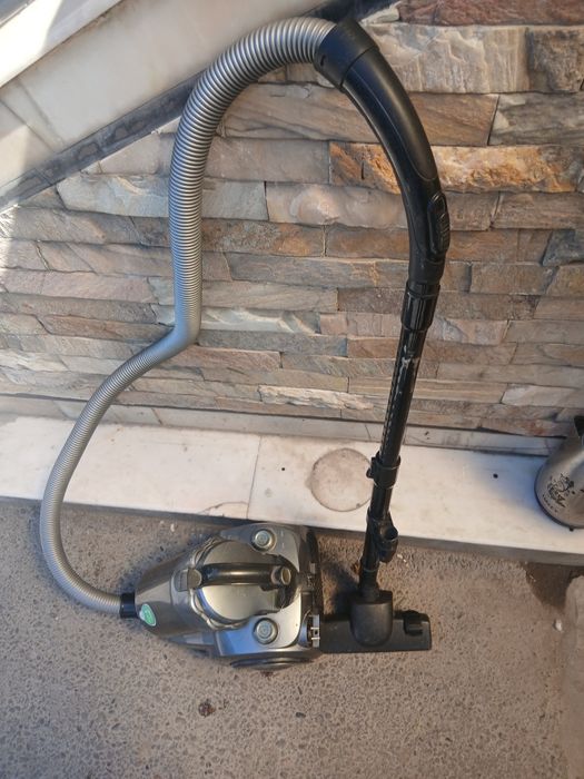 Пылесос мошний..