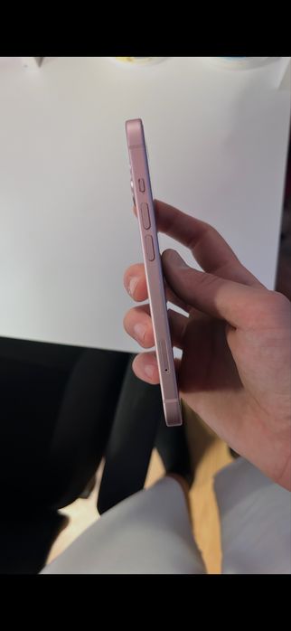Vand iPhone 15 roz