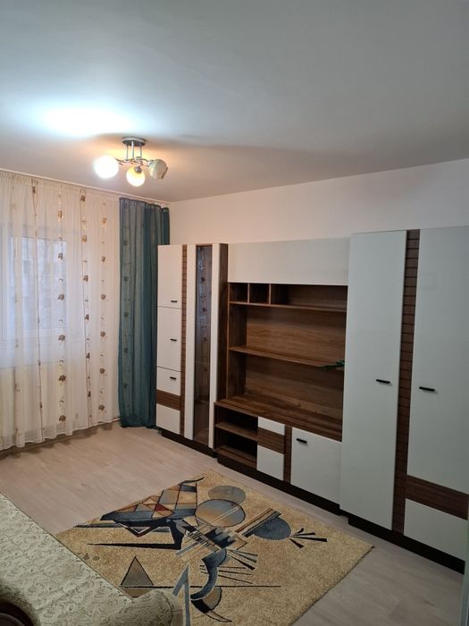 Închiriez garsonieră zona Grivița