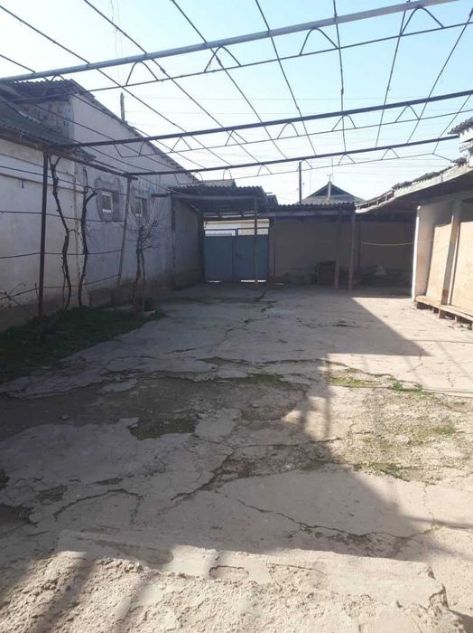 Сырдарё шахрида 14 сотих, 5 хонали ховли уй сотилади.