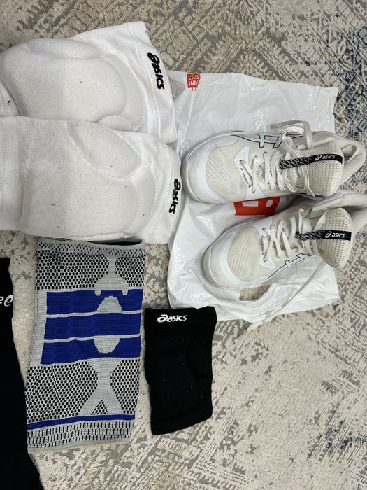 Кроссовки asics