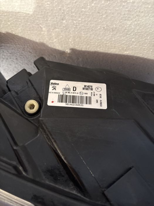 Фар Peugeot Rigther 18-