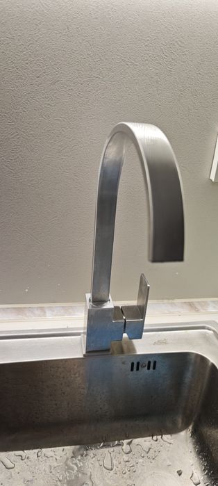 Продавам кухненски смесител