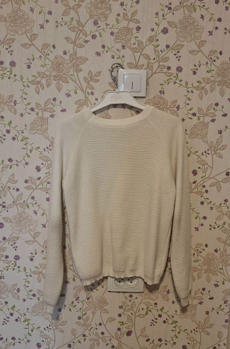 Кофточки Размер М каждая 2000 тг