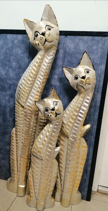 Статуэтки кошек из сандалавого дерева