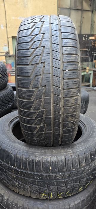 Гуми 2бр 235/55/17 - 1бр  - 30 евро