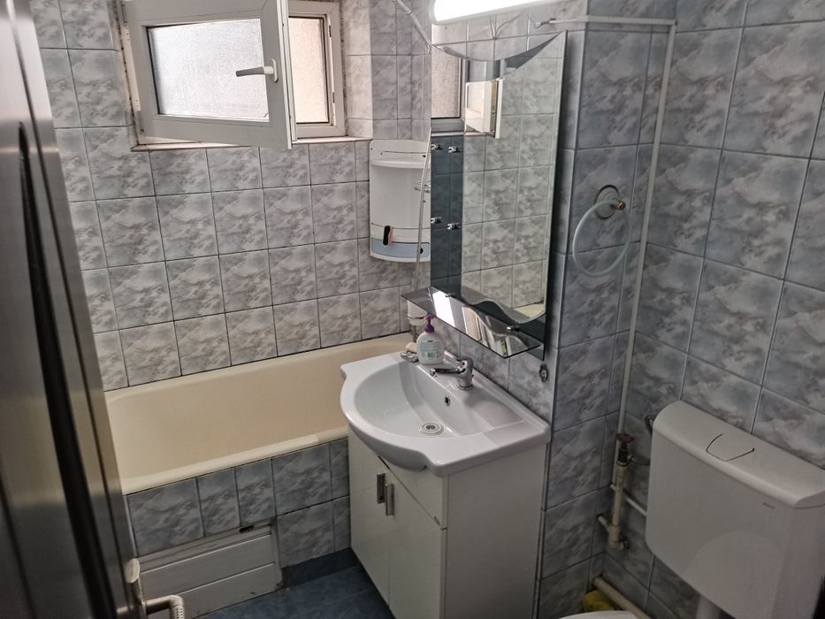 Inchiriez apartament pe termen lung două camere două balcoane
