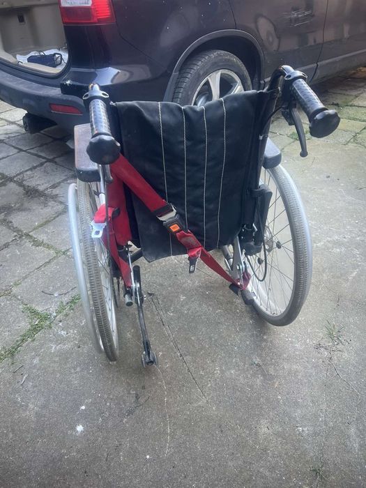 Инвалидна количка "Meyra" със стойка за ляв крак