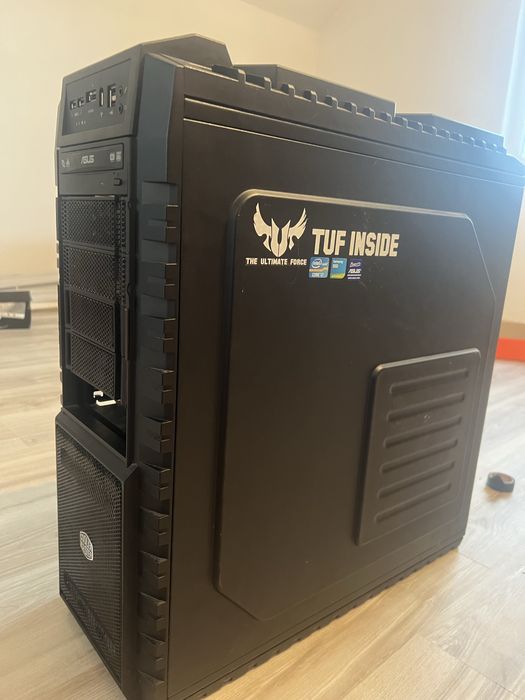 Vand carcasa asus tuf inside , aceasta are 4 coolere