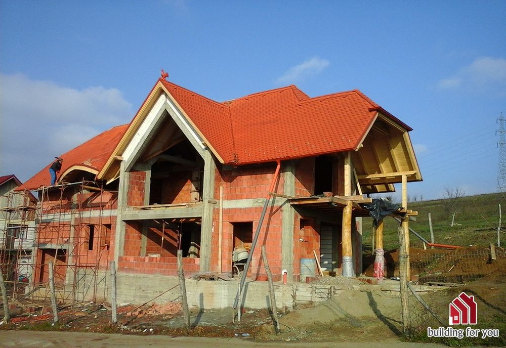 Executam lucrări în  construcții case în rosu și finisat