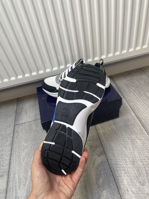 Dior B22