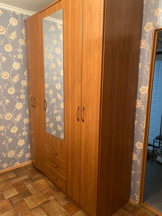 Продам шкаф в прихожую