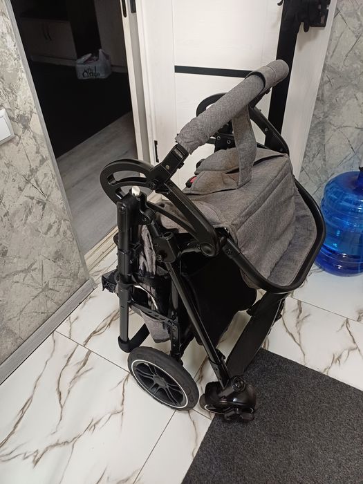 Продаётся фирменный коляска Belecoo