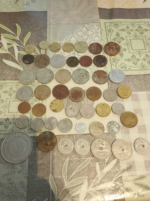 Продавам монети различни години