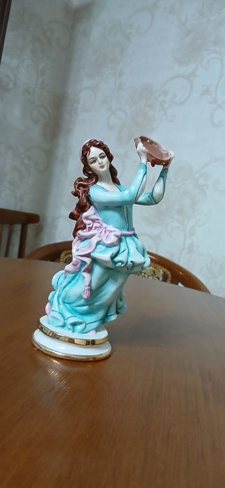 Фарфоровые фигуры