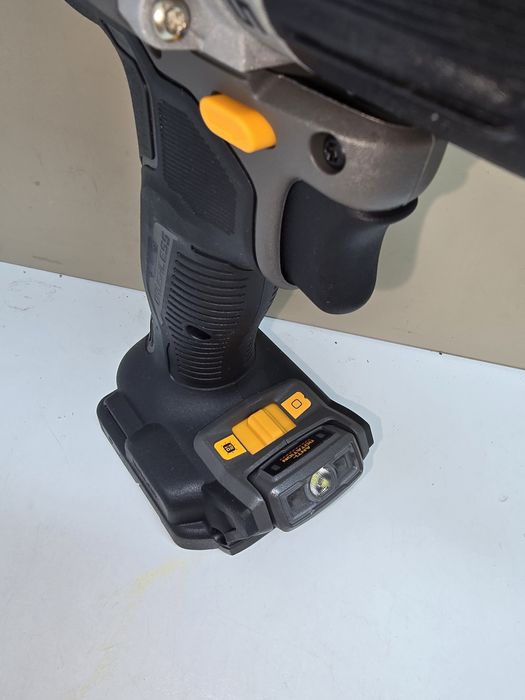 Ударен винтоверт DeWALT DCD85M McLaren F1 Team