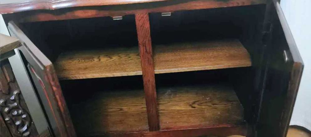 Mobilier lemn masiv cu două uși