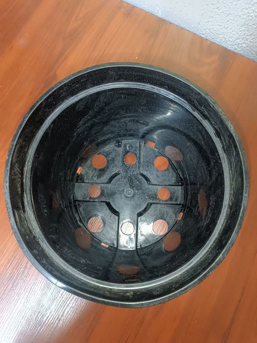 Продам горшки для цветов