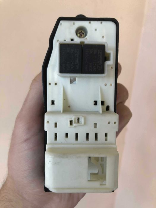 Контролен блок за ел. стъкла - Toyota Yaris I 1999-2005 - 13 пинов