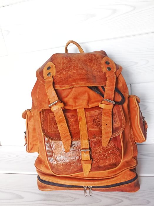 Кожена раница, ръчно шита