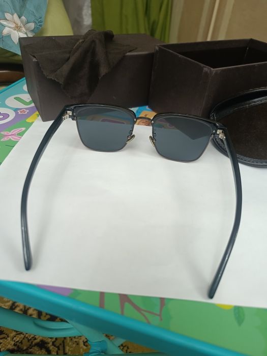 Очки солнцезащитные