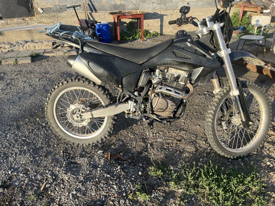Мотоцикл эндуро 250