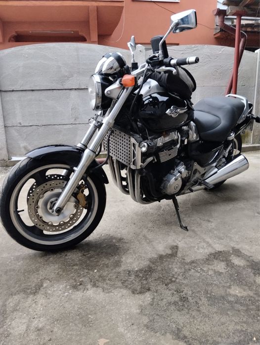 Honda x4 1300 an2001