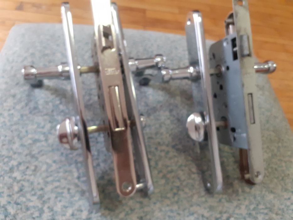 Брава заклучваща се за бани.