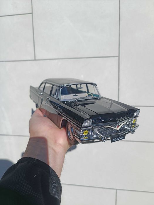 Газ 13 Чайка 1:18 Чисто нова