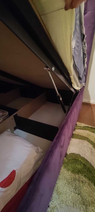 Двухспальная кровать ,в отличном состоянии год пользования