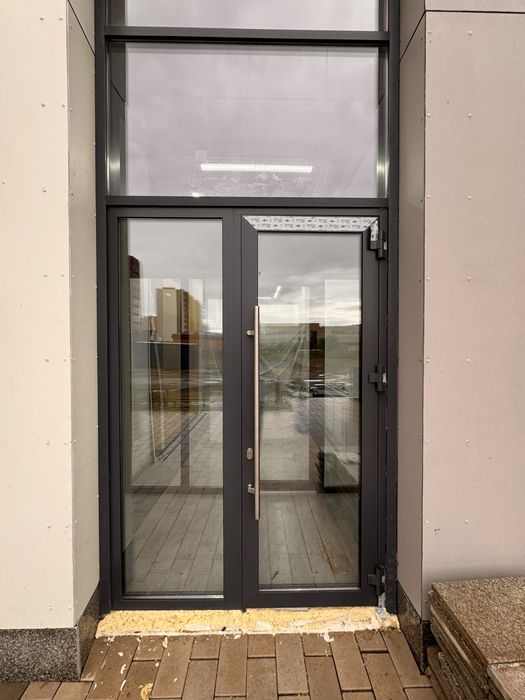 Алюминиевые двери окна перегородки