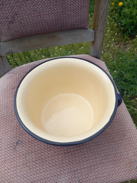 Новые эмалированные горшки