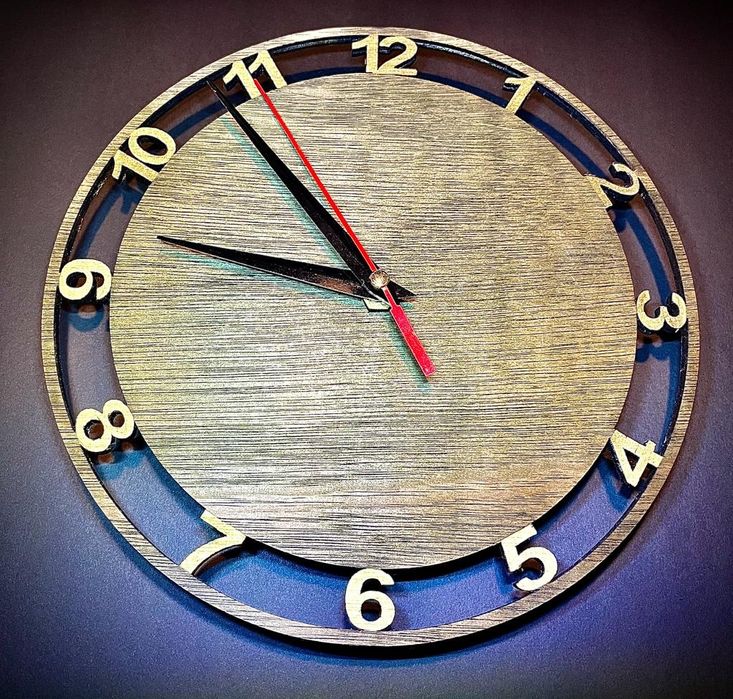 Realizam ceasuri,brelocuri,bijuterii din lemn personalizate