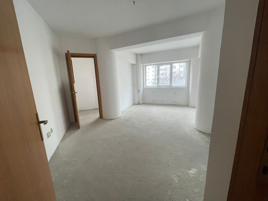 Vând apartament 3 camere decomandat et. 1 Bulevardul Unirii 32 scara A