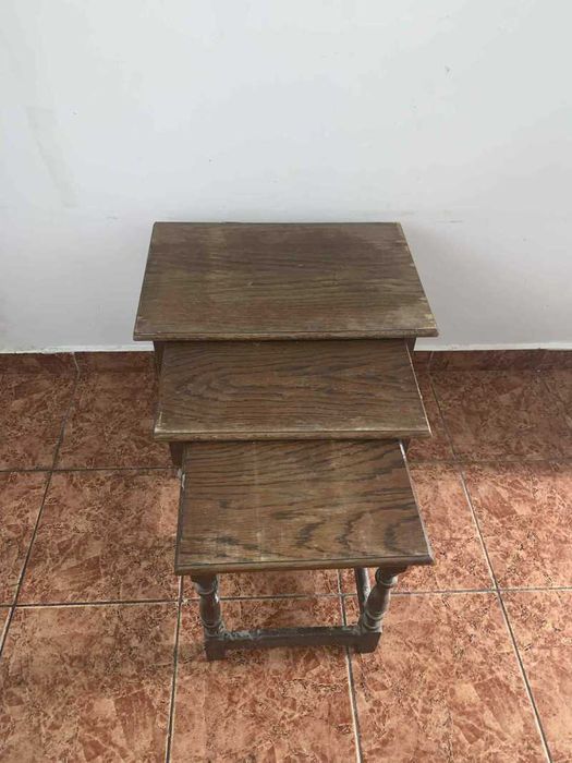 Set de trei masute din lemn