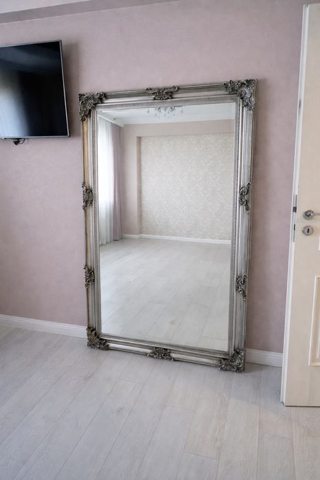 Oglindă mare stil baroc, ramă lemn masiv sculptat, foarte grea