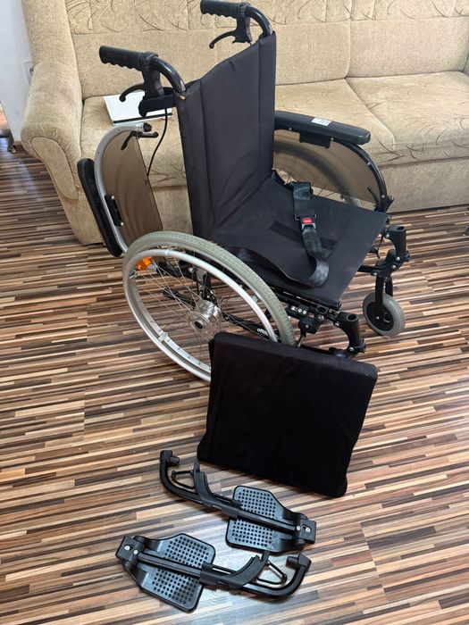 Scaun rulant medical handicap dizabilitati batrani