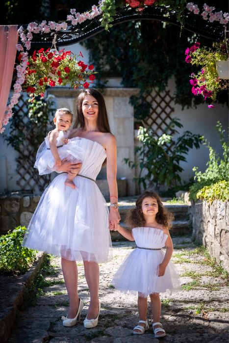 бяла рокля за дете на една и три година