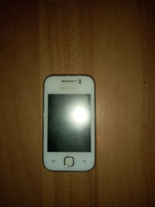 Телефон Самсунг мини б/у.не рабочи