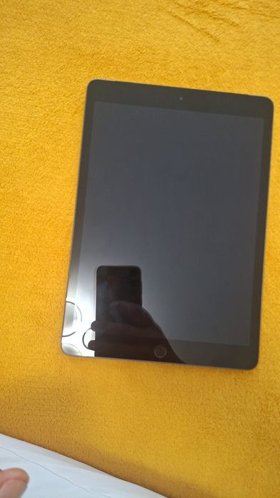 Vand laptop tableta  și o tableta ipad