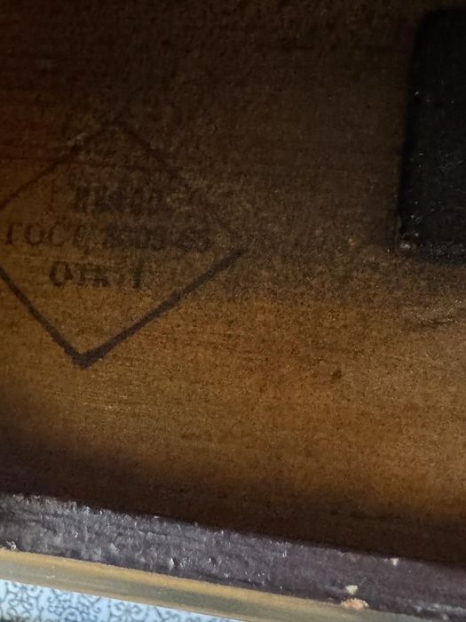 Продам часы каминные Янтарь с боем